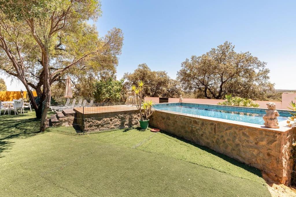 Casa Rural Navalonguilla Con Piscina 圣奥拉利亚德尔卡拉 外观 照片