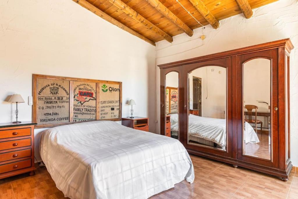 Casa Rural Navalonguilla Con Piscina 圣奥拉利亚德尔卡拉 外观 照片